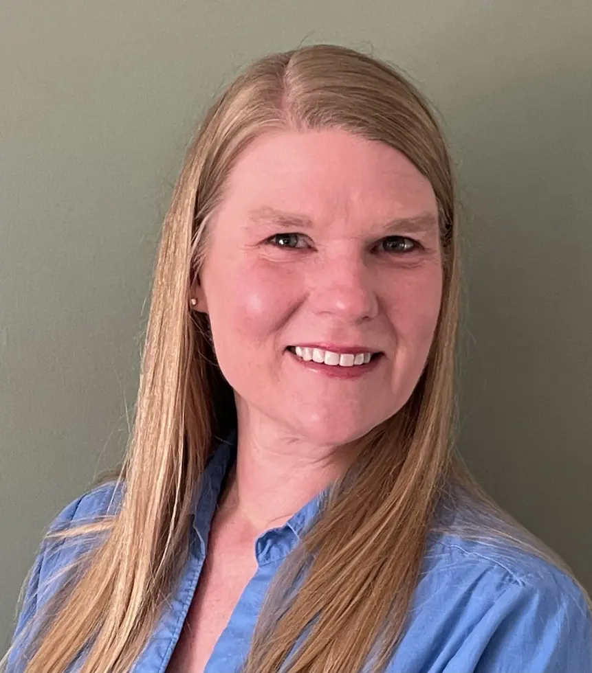 headshot-Tracy-Peterson-55-scaled-custom-861x980